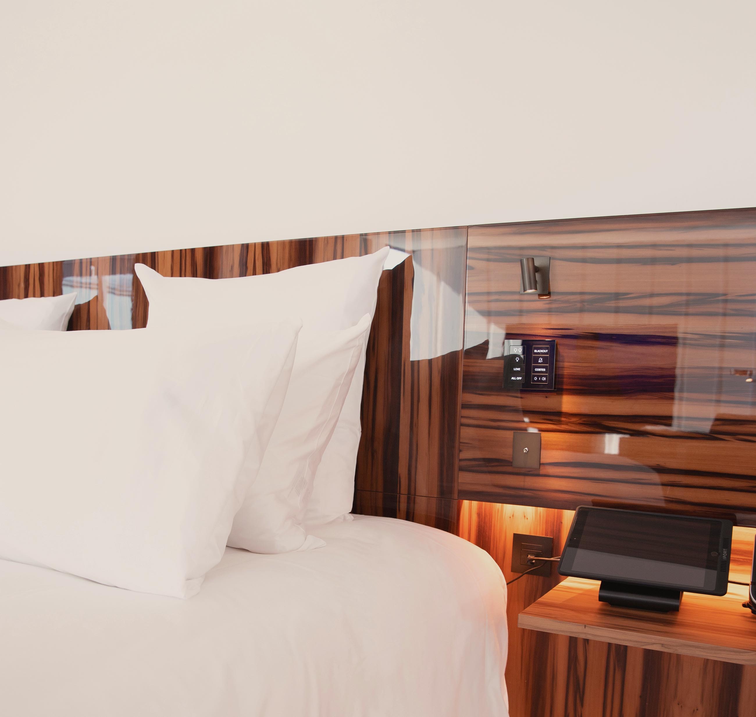 Rooms and suites 