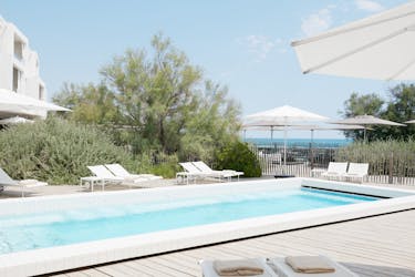 NEWS HOTEL • CARNON-PLAGE • 2⋆ FRANCE • RATES FROM €62